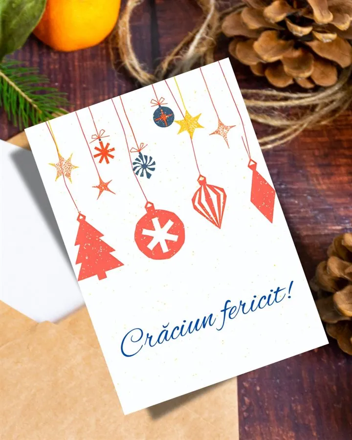 Felicitare handmade de Crăciun cu globuri de Crăciun.