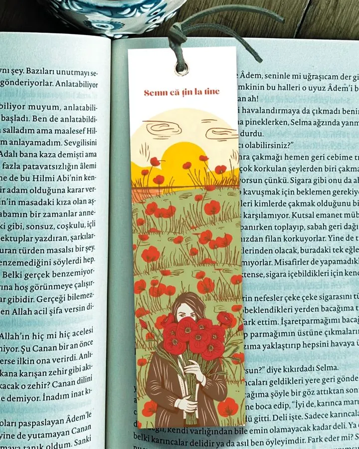 Semn de carte handmade cu maci pe malul mării.