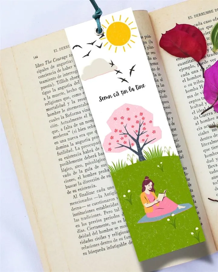 Semn de carte handmade cu răsărit peste dealuri.
